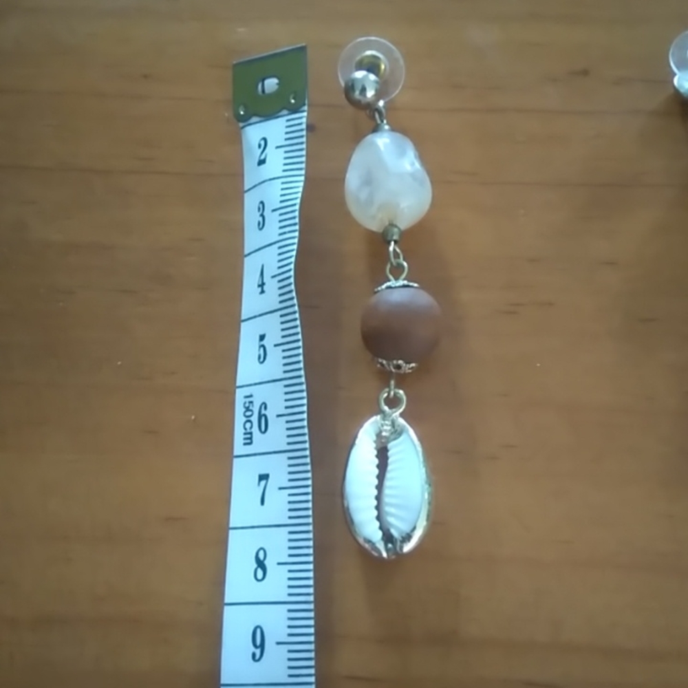 Seashell, stone and wooden bead long earrings - Picture 4 of 4
